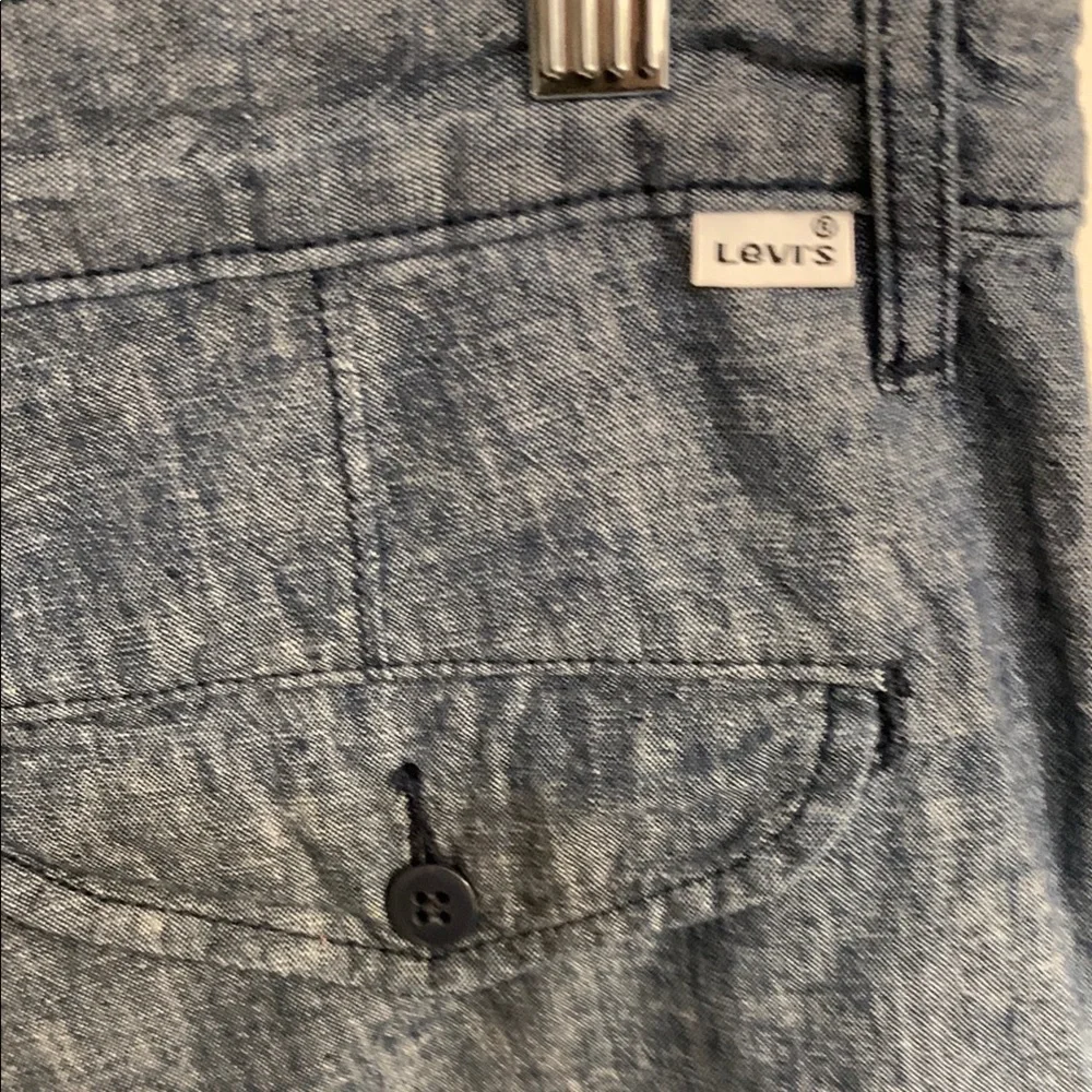 Vintage Levi’s Blue Cargo Shorts Relaxed Fit in size 34